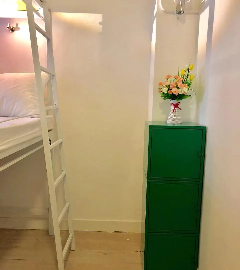Apple Hotel Hong Kong 0*,  China